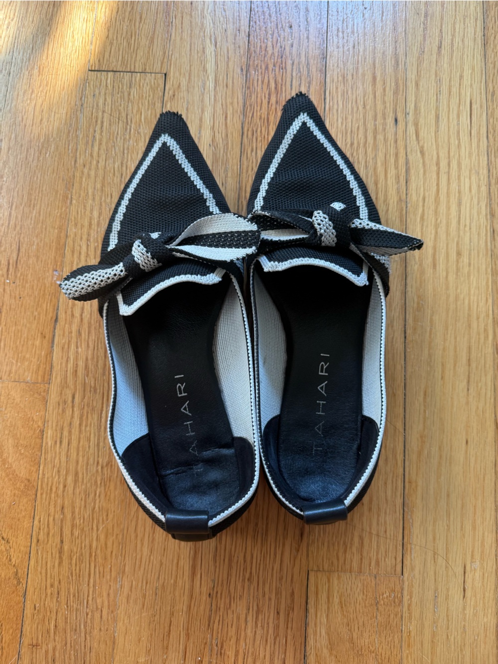 Well Used  Black & White Pointed Bow Knit Flats